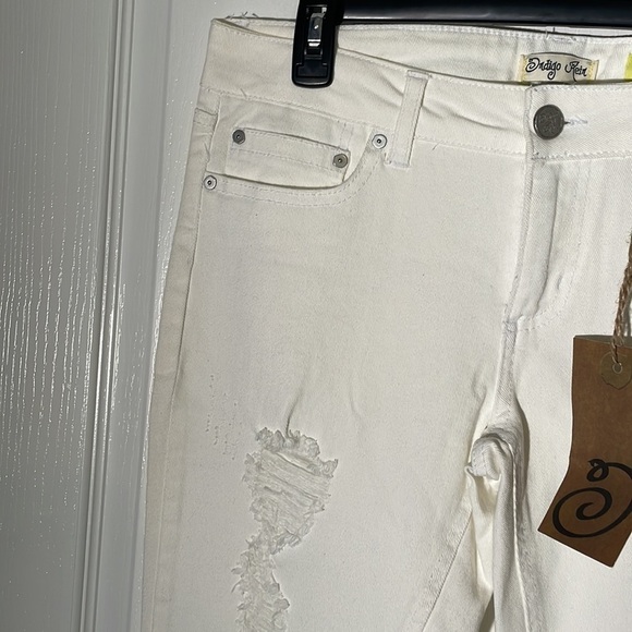 Indigo Rein Skinny Distressed Jeans Woman’s Size 11 NWT - Picture 15 of 17